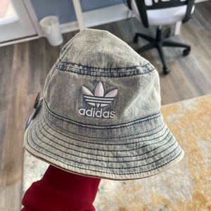 Adidas jean bucket hat